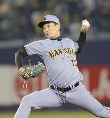 　１１回に登板し、力投する岩崎（撮影・西岡正）