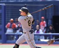 　２０２４年５月３０日の対オイシックス戦、適時三塁打を放つ佐藤輝