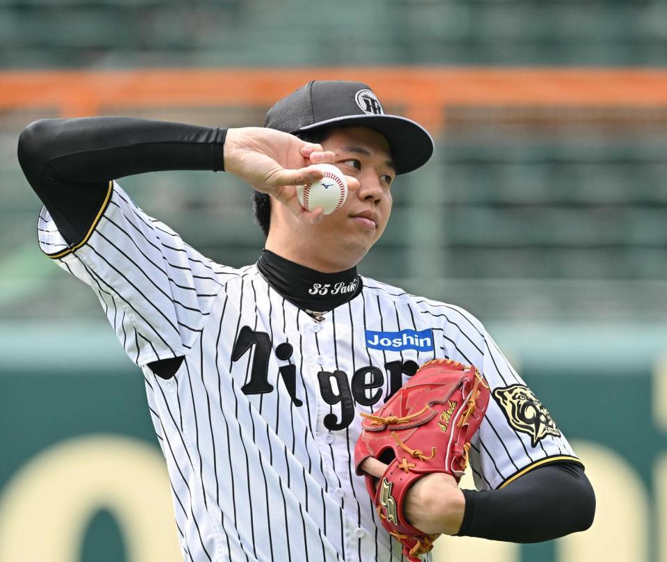 　キャッチボールで調整する才木