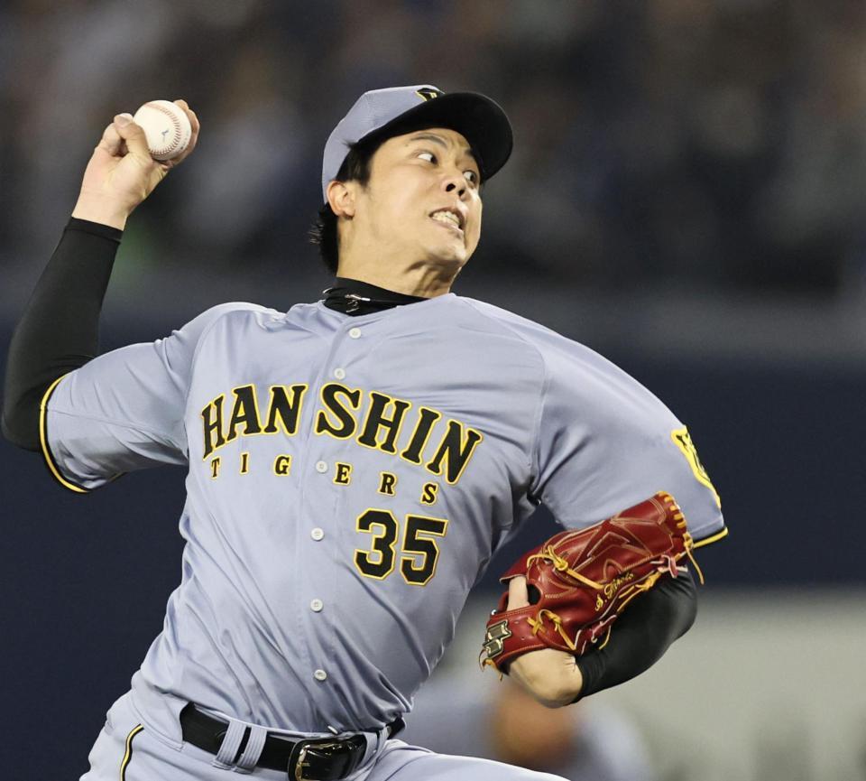 　５回、気迫のピッチングでピンチを切り抜けた才木（撮影・田中太一）