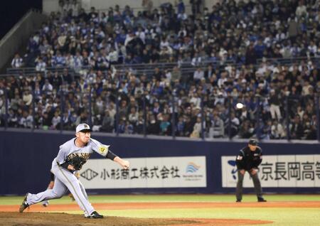 　８回を無失点に抑えた桐敷（撮影・田中太一）