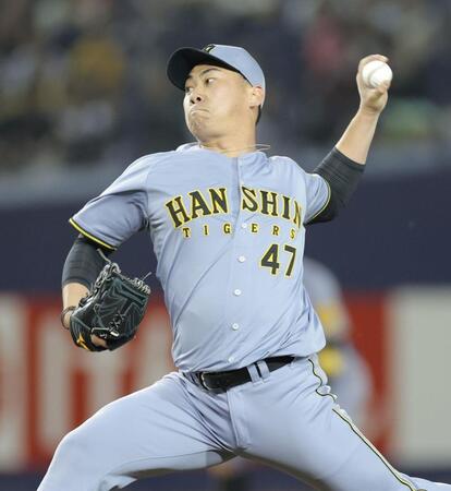 　８回に登板し、力投する桐敷（撮影・西岡正）