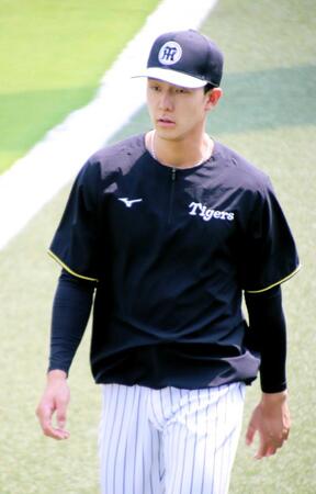 　２軍練習に参加してウオーキングする小幡