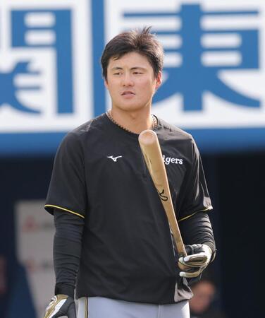 　打撃練習に臨む前川（撮影・西岡正）