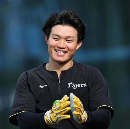 　練習の合間、笑顔を見せる森下（撮影・田中太一）