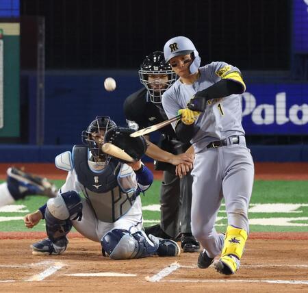 　６回、一邪飛に倒れる森下（撮影・金田祐二）