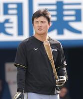 　打撃練習に臨む前川（撮影・西岡正）