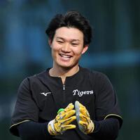 　練習の合間、笑顔を見せる森下（撮影・田中太一）