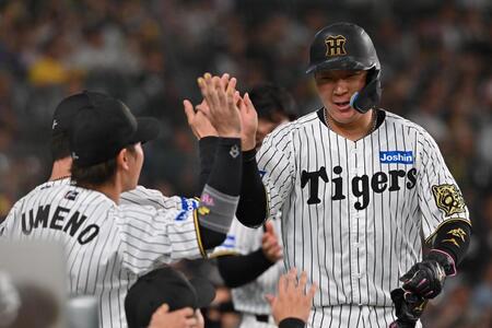 　７回、木浪の適時打で生還した大山（撮影・西田忠信）