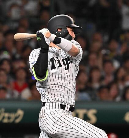 　７回、適時打を放つ木浪（撮影・西田忠信）