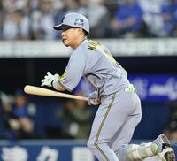 　３回、左前へ安打を放つ木浪（撮影・田中太一）