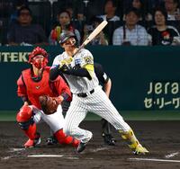 　４回、三塁内野安打を放つ森下（撮影・山口登）