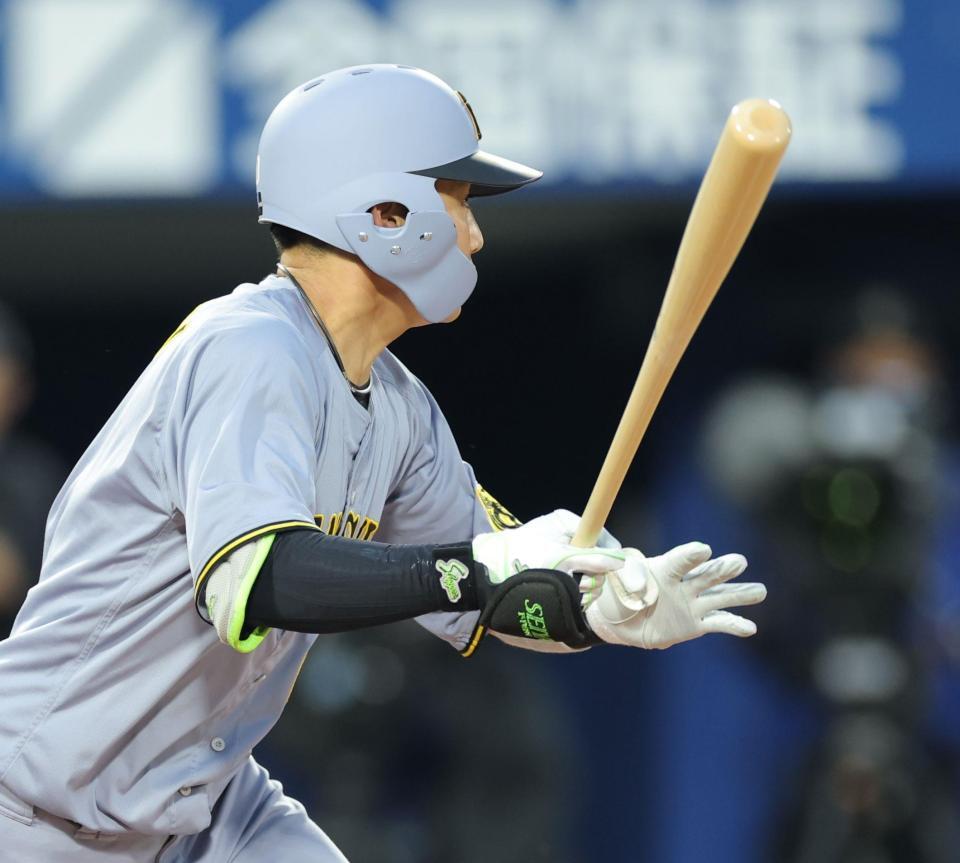 　３回、左前打を放つ木浪（撮影・西岡正）