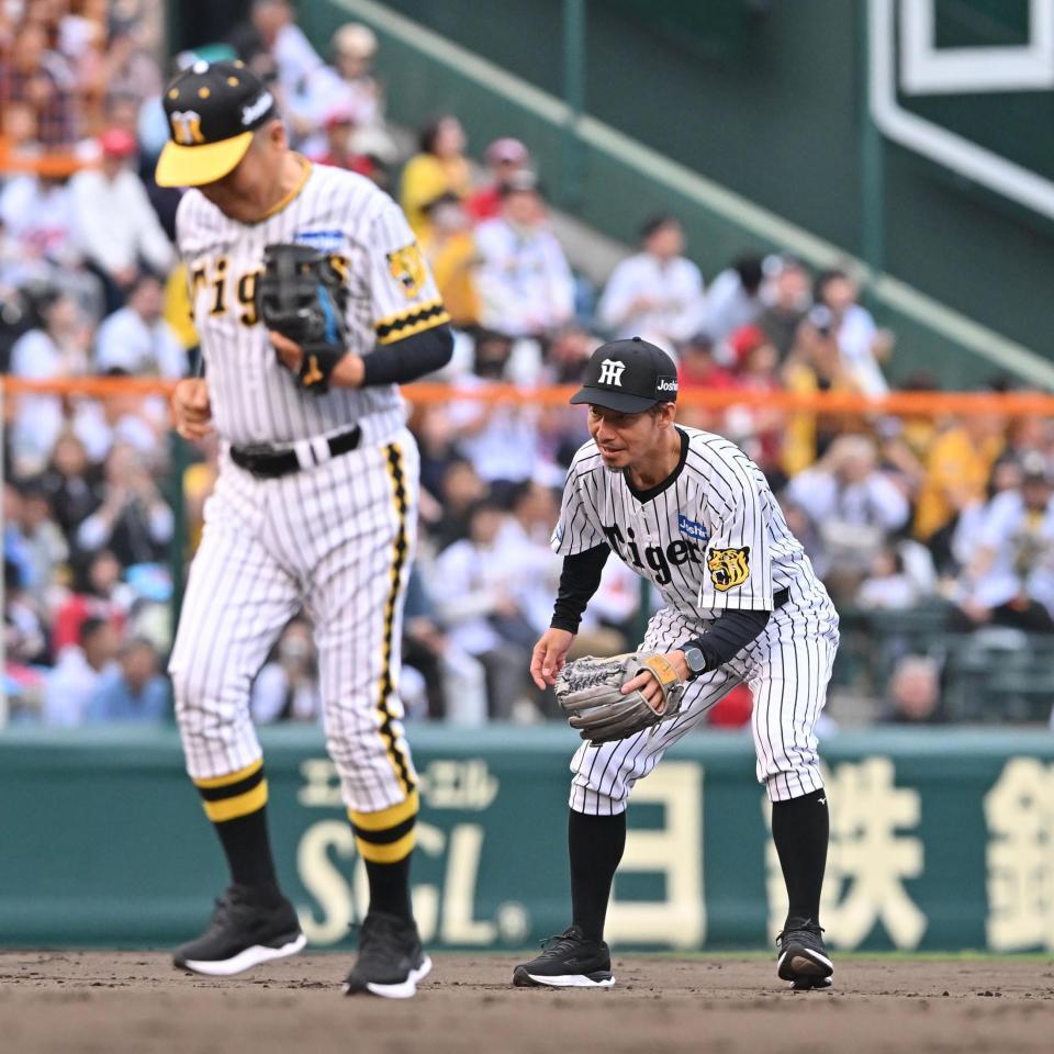 　フィールディングセレモニーに登場した藤田平氏（左）と鳥谷敬氏（撮影・西田忠信）