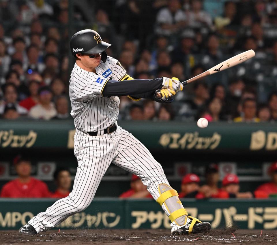 　４回、三塁内野安打を放つ森下（撮影・西田忠信）