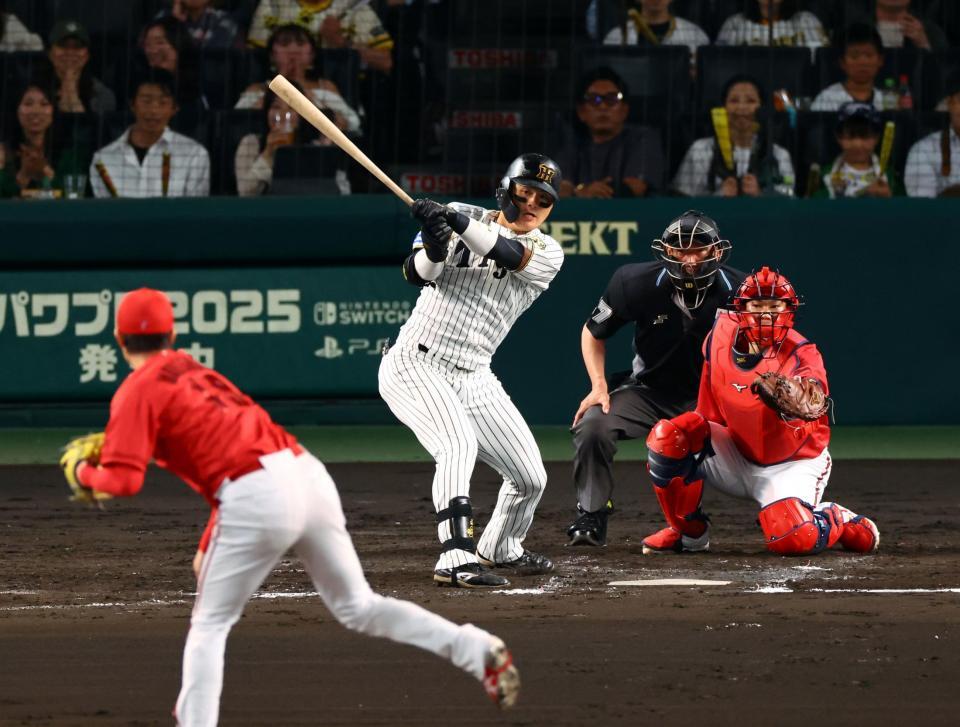 　７回、右前打に適時打を放つ前川（撮影・山口登）