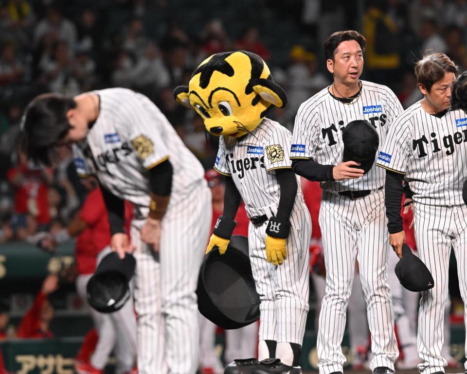 阪神タイガース 創設90周年記念オブジェ藤川球児・近本光司・中野拓夢3体セット 阪神タイガース創設90周年記念オブジェコンプセット 藤川球児 近