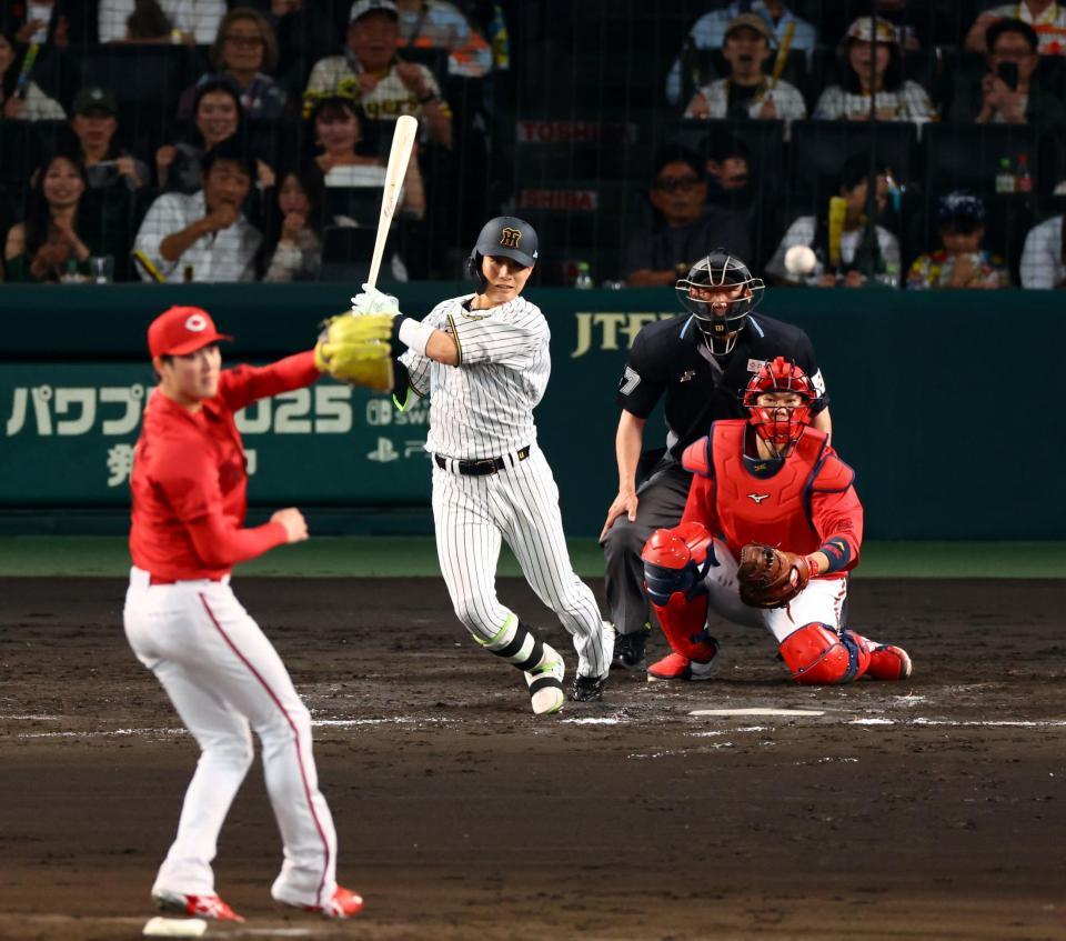 　７回、中前に同点適時打を放つ木浪（撮影・山口登）