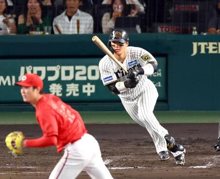 　７回、右前適時打を放つ前川（撮影・山口登）