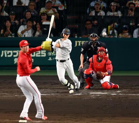 　７回、中前に同点適時打を放つ木浪（撮影・山口登）