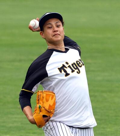 　キャッチボールする大竹（撮影・山口登）