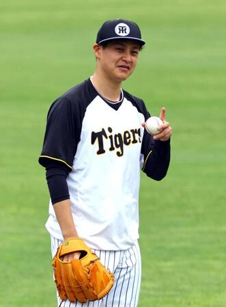 　キャッチボールする大竹（撮影・山口登）