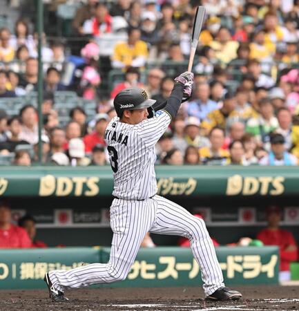 　２回、二塁打を放つ大山（撮影・西田忠信）