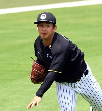 　キャッチボールする伊原（撮影・山口登）