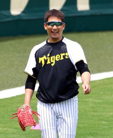 　キャッチボールする岩崎（撮影・山口登）