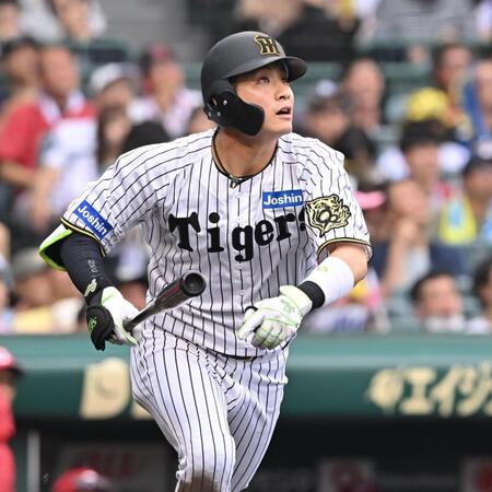 　３回、右越え三塁打を放つ木浪（撮影・西田忠信）