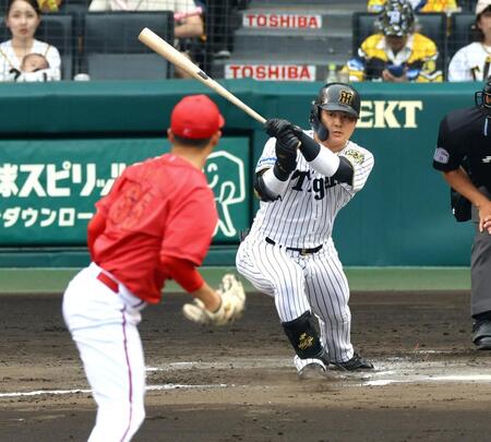 　６回、右前打を放つ前川（撮影・山口登）