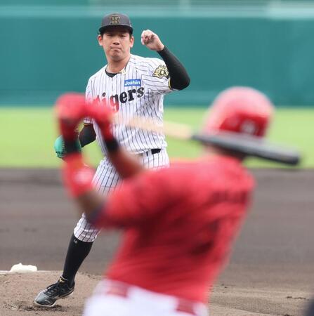 　１回、ファビアンから空振り三振を奪う伊原（撮影・立川洋一郎）