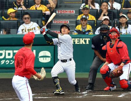 　３回、中飛に倒れる伊原（撮影・山口登）