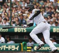 　２回、二塁打を放つ大山（撮影・北村雅宏）