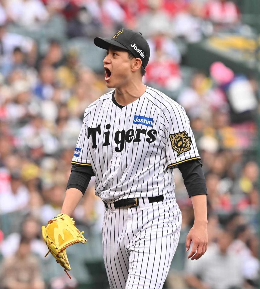 　５回、モンテロを空振り三振に仕留め、ほえる大竹（撮影・西田忠信）