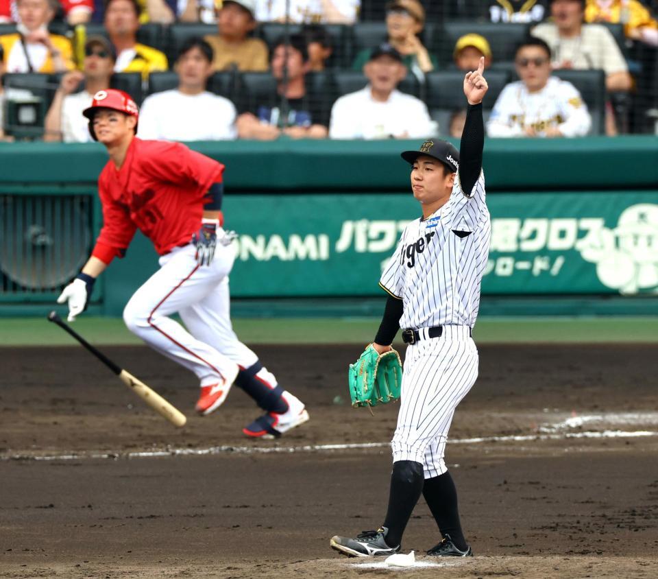 　４回、伊原は坂倉を右飛に打ち取る（撮影・山口登）