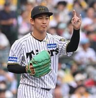 　１回、菊池を見逃し三振に仕留めた伊原（撮影・西田忠信）