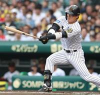 　６回、右前打を放つ代打・前川（撮影・北村雅宏）