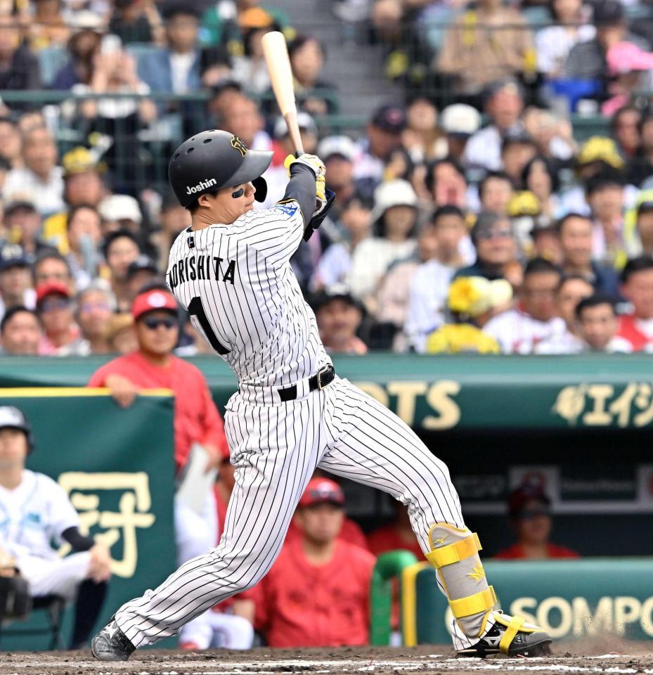 　６回、左前に勝ち越し打を放つ森下（撮影・西田忠信）