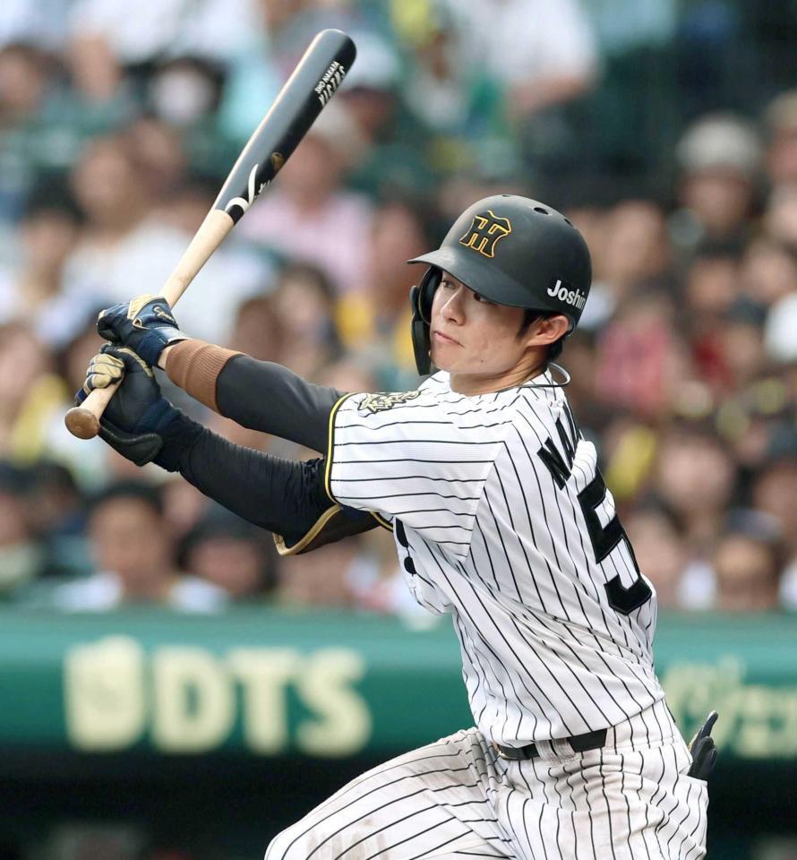 　７回、適時内野安打を放つ中野（撮影・北村雅宏）