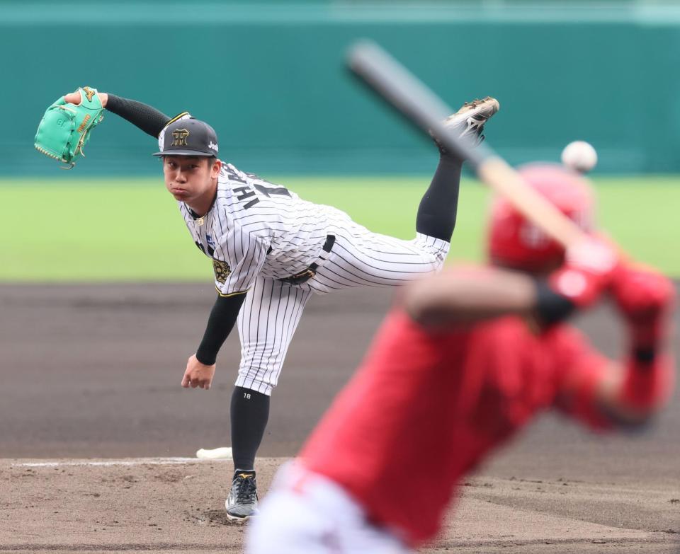　広島打線を相手に力投する伊原（撮影・立川洋一郎）