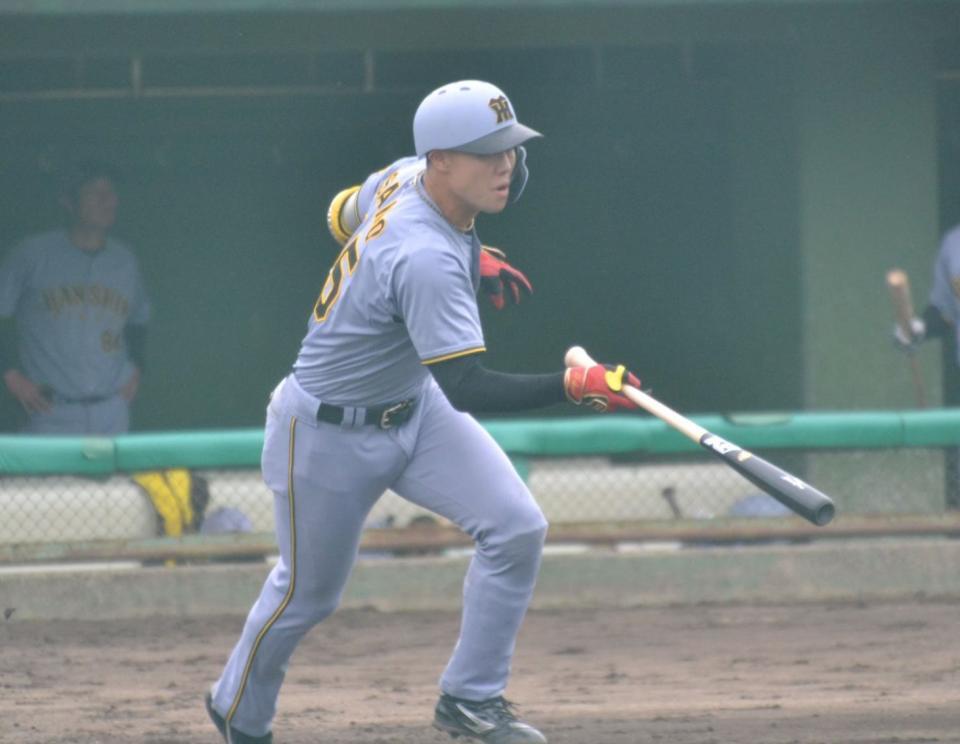 　７回に右前打を放つ佐野