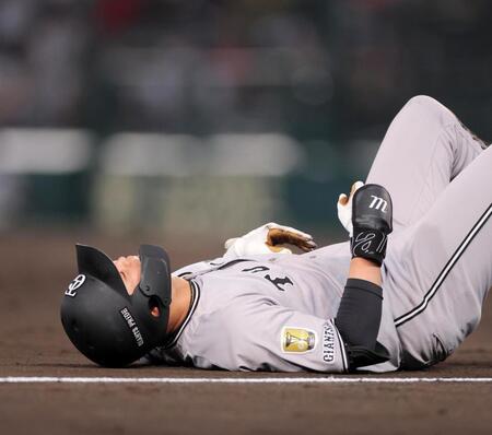 　４回、二塁打を放ち、三塁を狙ったがタッチアウトになった中山