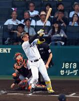 　１回、左越えに先制２ランを放つ森下（撮影・山口登）