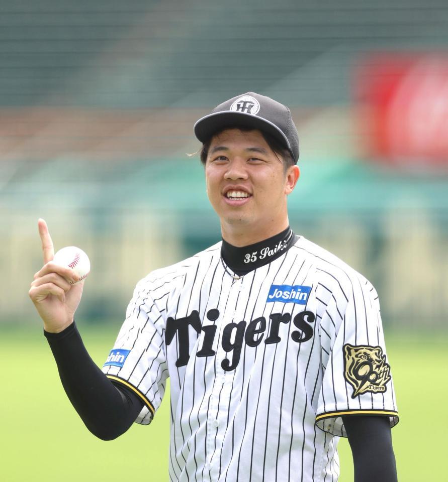 　入念にキャッチボールする才木（撮影・北村雅宏）