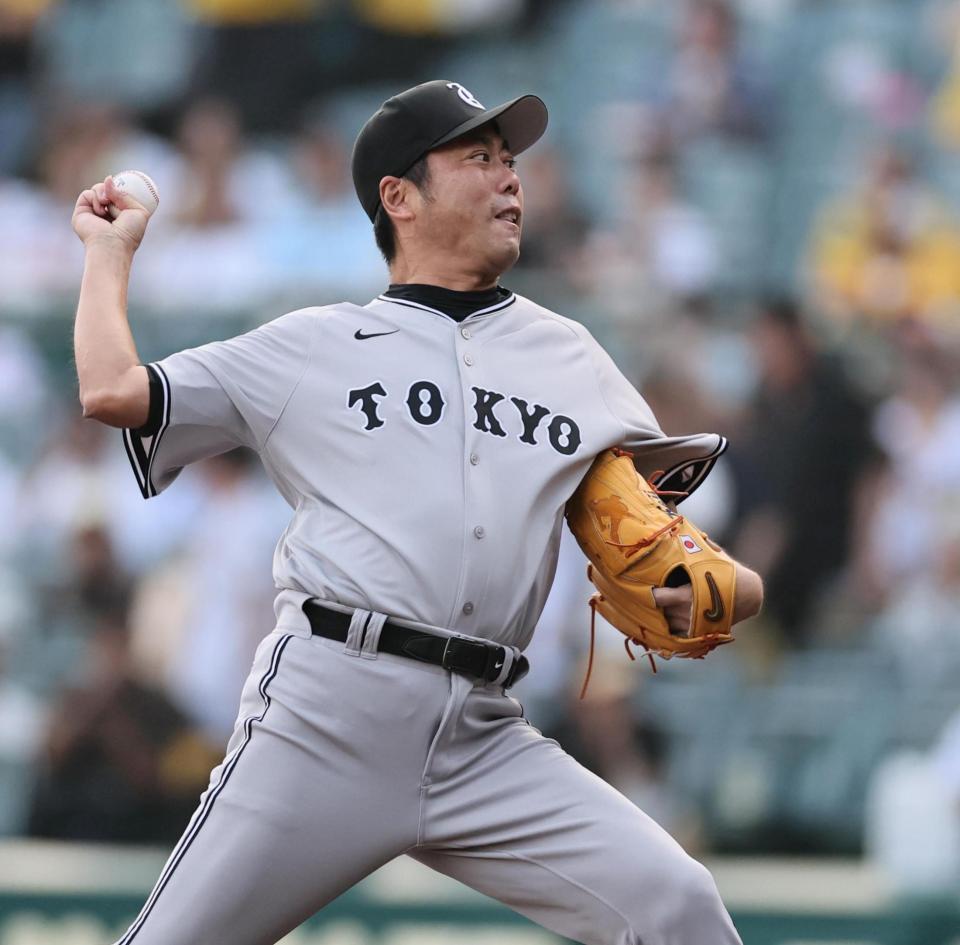 　久々の甲子園のマウンドで投げ込む上原浩治氏（撮影・田中太一）