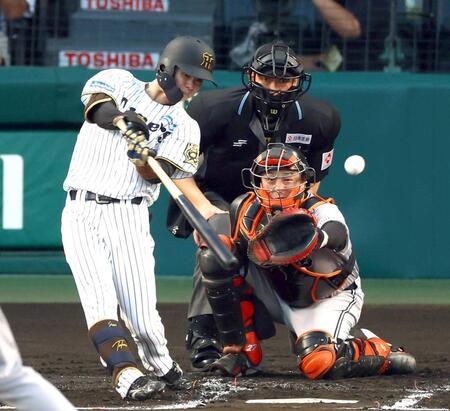 　１回、左前打を放つ中野