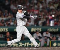 ８回阪神無死、左前打を放つ阪神・大山悠輔＝甲子園（撮影・北村雅宏）