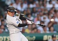 　１回、左前打を放つ大山（撮影・北村雅宏）