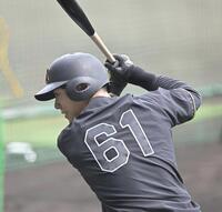 　打撃練習する豊田（撮影・西田忠信）